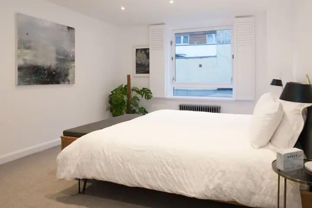 Shoreditch - Immaculate 2 Bedrooms Flat For 6 - Tap to explore photos