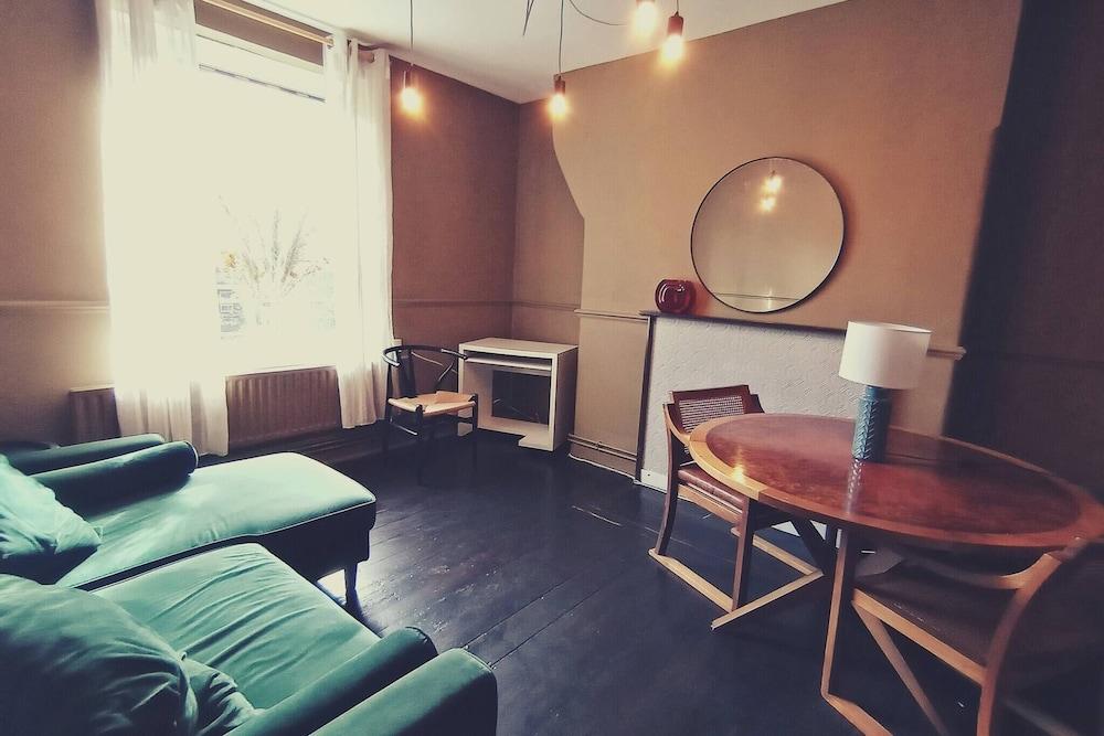 Greenwich - 1930s Retro Flat - 3 Bedrooms - Tap to explore photos