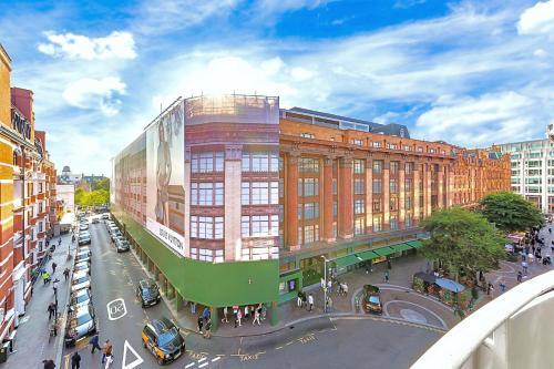 PANORAMIC Apartment with Terrace on HARRODS