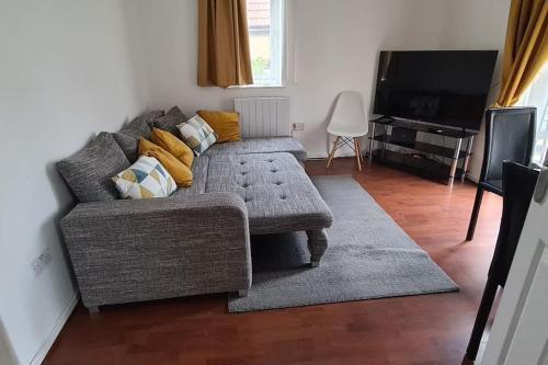 Private 2 Bed Flat close to EXCEL & CITY AIRPORT - Tap to explore photos