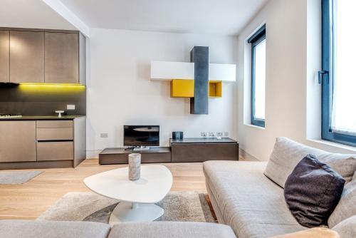 Brand new and modern flat in Fulham - Tap to explore photos