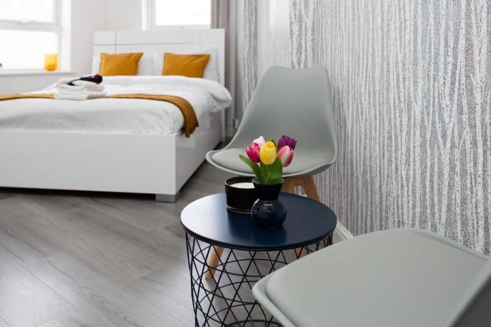 Diana Hotel Near Wembley Self Serviced Apartments Room Type - Deluxe Quadruple Room