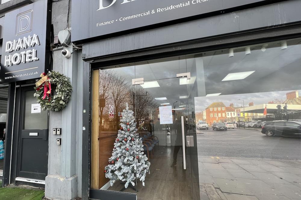 Diana Hotel Near Wembley Self Serviced Apartments - Tap to explore photos