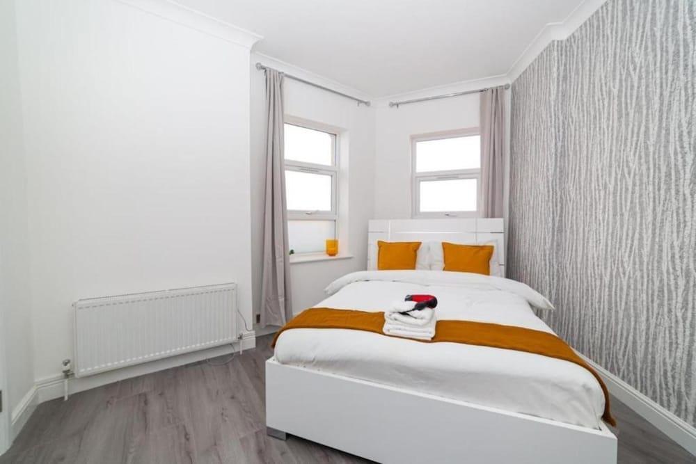 Diana Hotel Near Wembley Self Serviced Apartments Room Type - Deluxe Triple Studio
