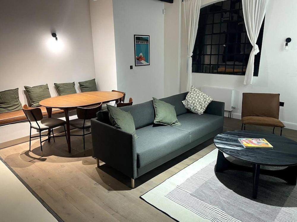 Design led Duplex Apartment in Buzzing Queens Park - Tap to explore photos
