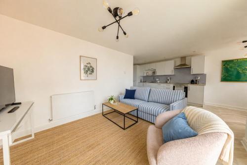 2 Bed Shoreditch Skyline Modern Flat By Station