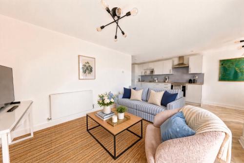 2 Bed Shoreditch Skyline Modern Flat By Station