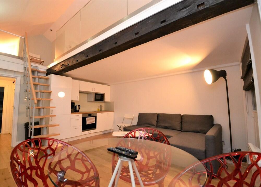Loft Piccadilly Circus Apartment - Tap to explore photos