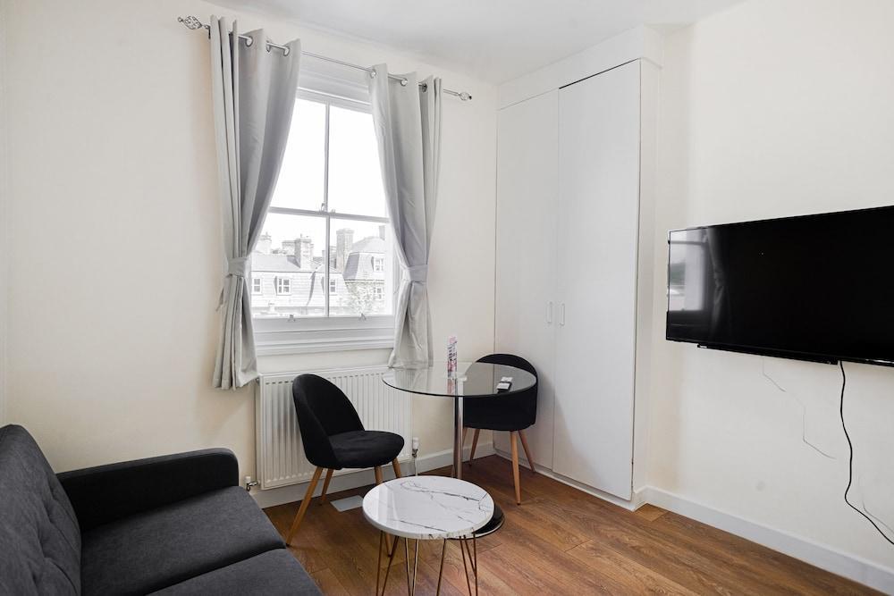 Charming 1-bed Apartment in Euston - Tap to explore photos