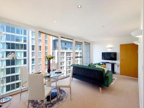 London ExCeL Stays - One bed Apartment - Tap to explore photos