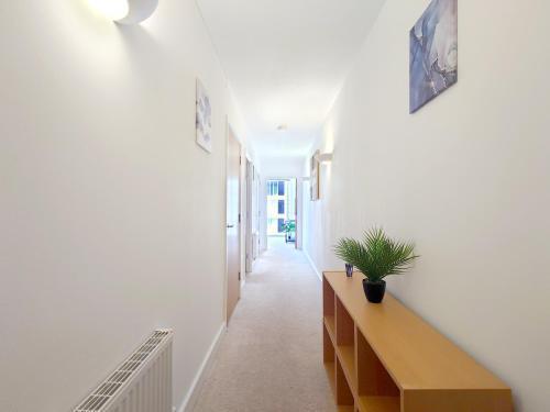 London ExCeL Stays - One bed Apartment - Tap to explore photos