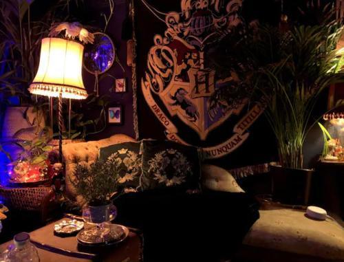 Magical Wizardry Flat in Central London - Tap to explore photos