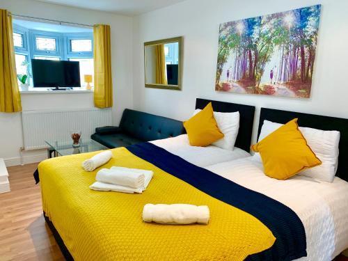 London Studio Apartments, Private Bathroom, Kitchenette, Parking, NP3 Room Type - Studio with Sofa Bed London Studio Apartments, Private Bathroom, Kitchenette, Parking, NP3 Room Type - Studio with Sofa Bed