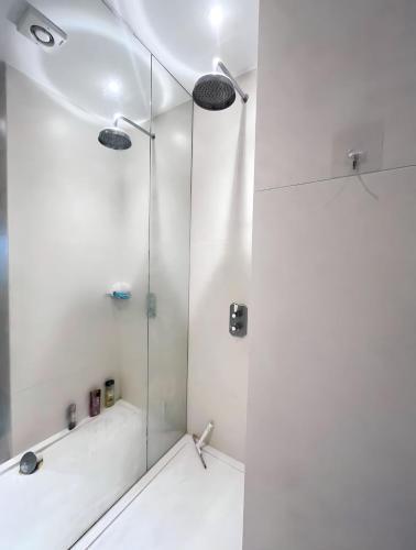 Luxury 2 Double Bedroom Flat - Kensington London - Tap to explore photos
