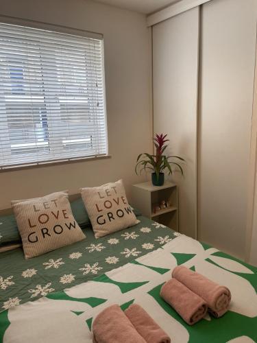 Stunning Flat Close to Regents Park and Euston Station! - Tap to explore photos
