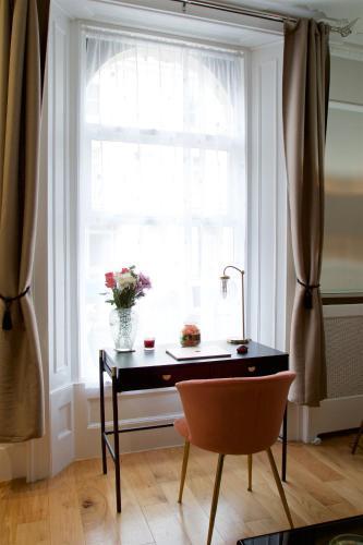 Avari Apartments - Winchester Collection - Tap to explore photos