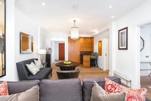 ' Luxury & Spacious AirConditioned 4 Bed 4 Bath Apartment ' - Tap to explore photos