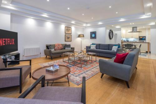 Mayfair Piccadilly - The Choice - Tap to explore photos