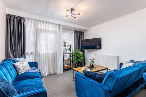 Spacious and Modern 4 Bed Apartment next to Borough Station - Tap to explore photos