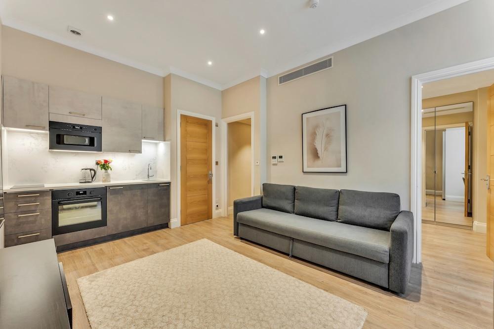 Cleveland Residences Chelsea Room Type - Family Studio with Sofa Bed Lower Ground