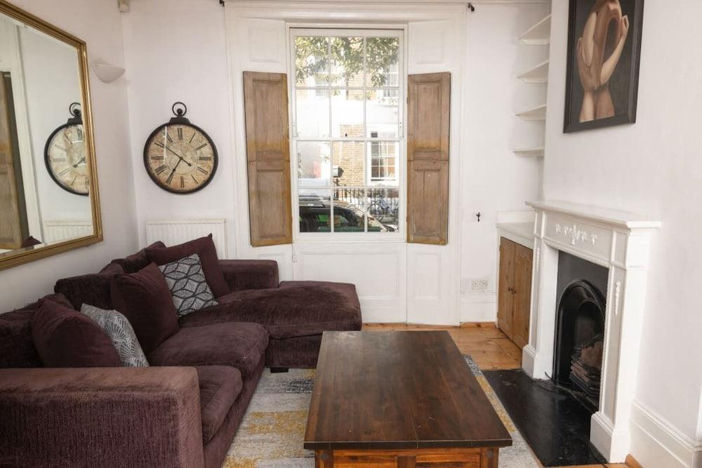 The Angel Place Hideaway - Fair 4bdr House With Terrace - Tap to explore photos