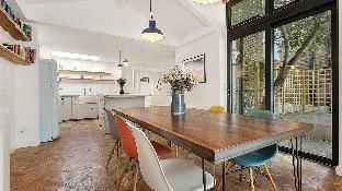 Kings Avenue Three Bedroom Flat - Tap to explore photos