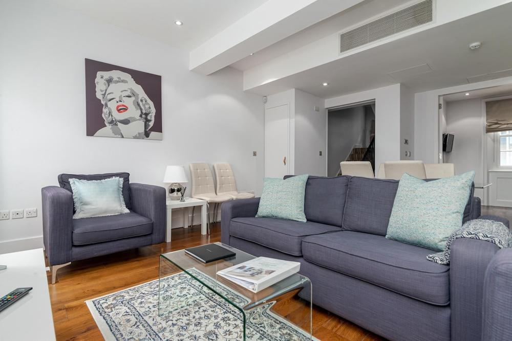 A Stunning Three Bedroom Home in Mayfair - Tap to explore photos