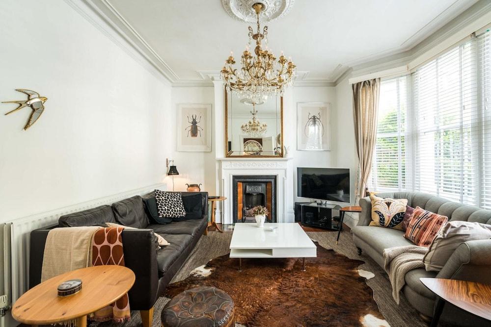 Beautiful 3BD Home Forest Hill South London - Tap to explore photos