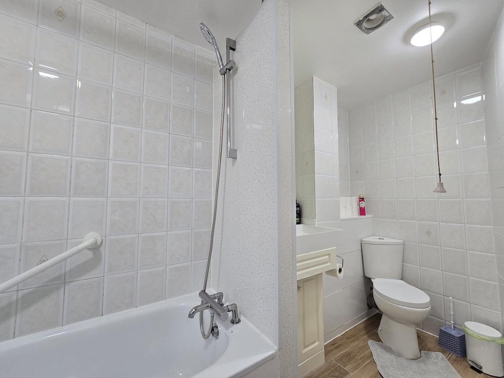 London Marylebone Grendon rooms - Tap to explore photos