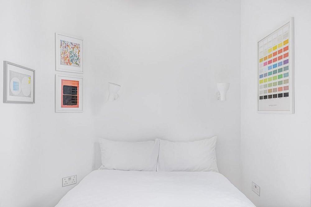 Contemporary Flat in the Centre of Fitzrovia - Tap to explore photos