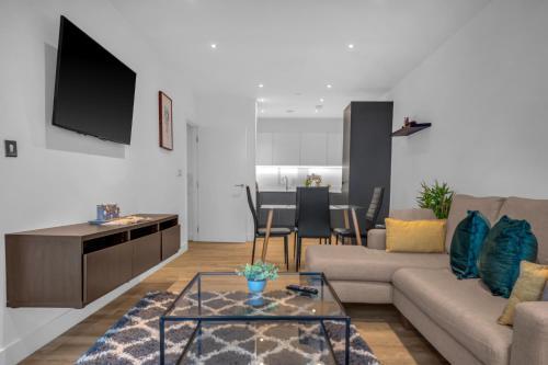 MySquare Hackney Wick Two Bedroom Apartment - Tap to explore photos