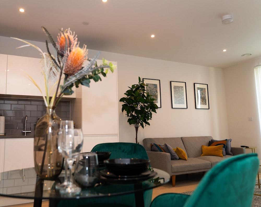 Royal Wharf - 1 Bed - Balcony - River & City View - Tap to explore photos