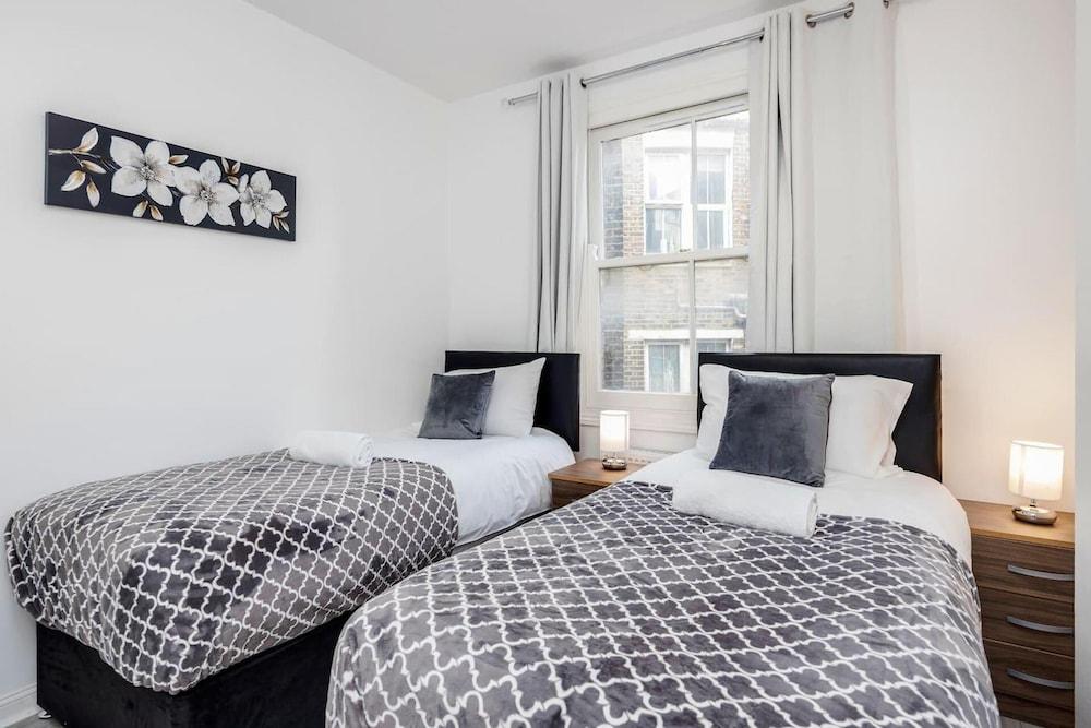 Stunning 1-bed Apartment in London Lewisham - Tap to explore photos