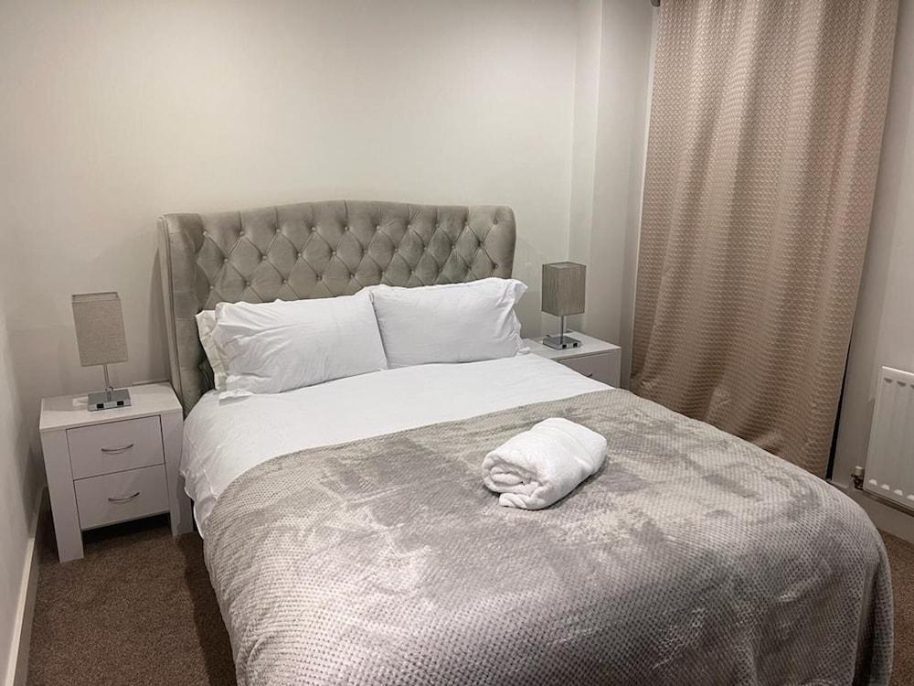 Lovely Luxury 1-bed Apartment in Wembley - Tap to explore photos