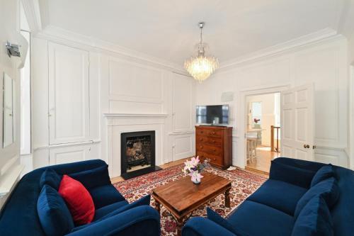 Spacious Soho Home On Quaint Cobbled Street - Tap to explore photos