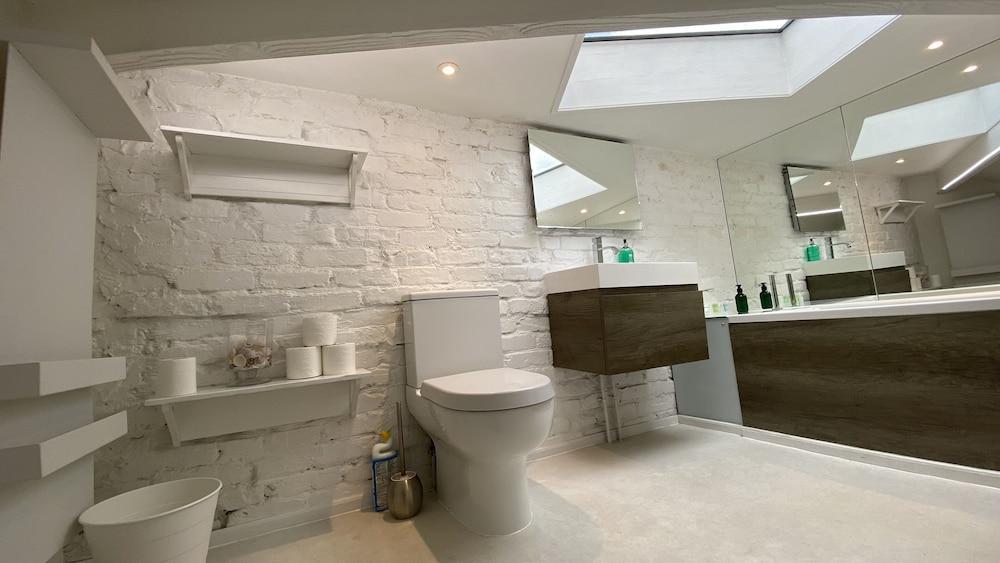 Stunning 3-bed House in Central London Westminster - Tap to explore photos