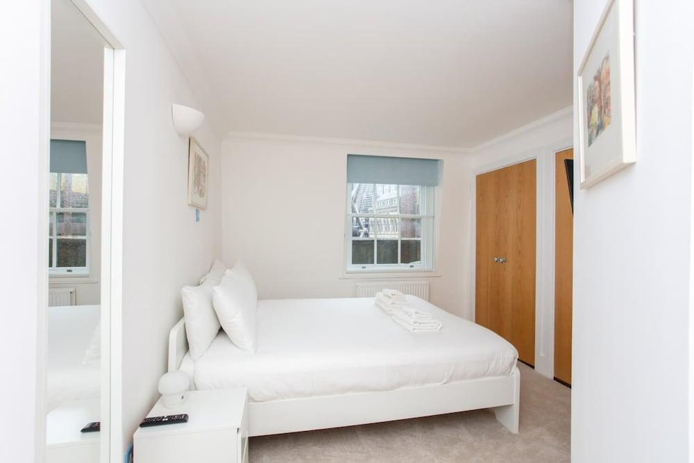 Modern 2 Bedroom Apartment in the Heart of London - Tap to explore photos
