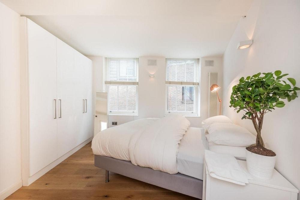 Fantastic 1 Bedroom Flat Leicester Square West End - Tap to explore photos