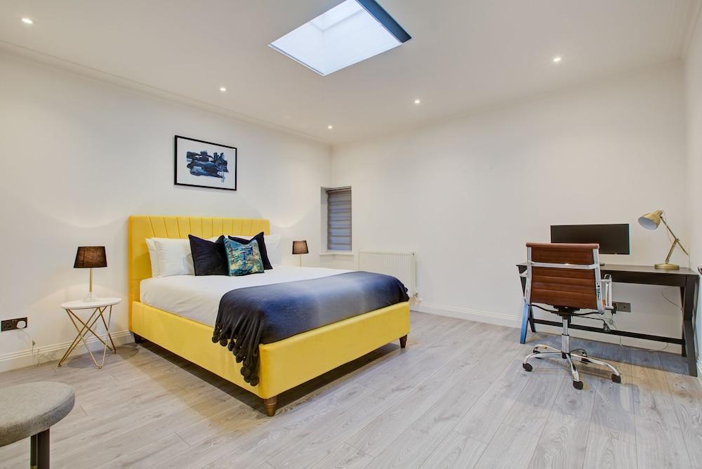 Charming 2-bed Apartment in London - Tap to explore photos