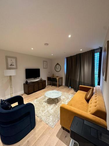 Studio come 1 Bed flat in Vauxhall next to Battersea - Tap to explore photos