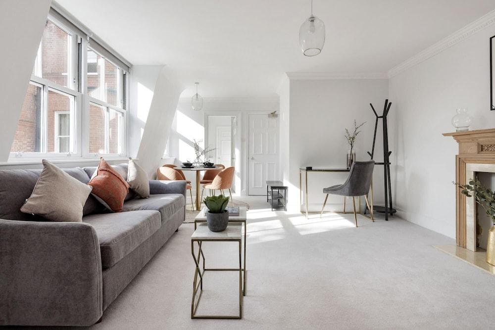 The Wellington Suite Next to Sloane Square - Tap to explore photos