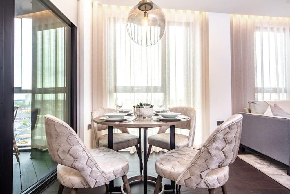 Luxury Two bed by the US Embassy - Tap to explore photos