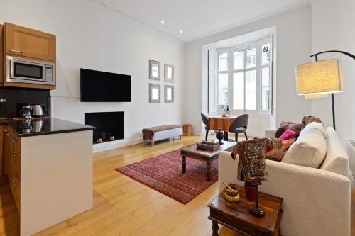 Elegant flat in Bayswater, West London - Tap to explore photos