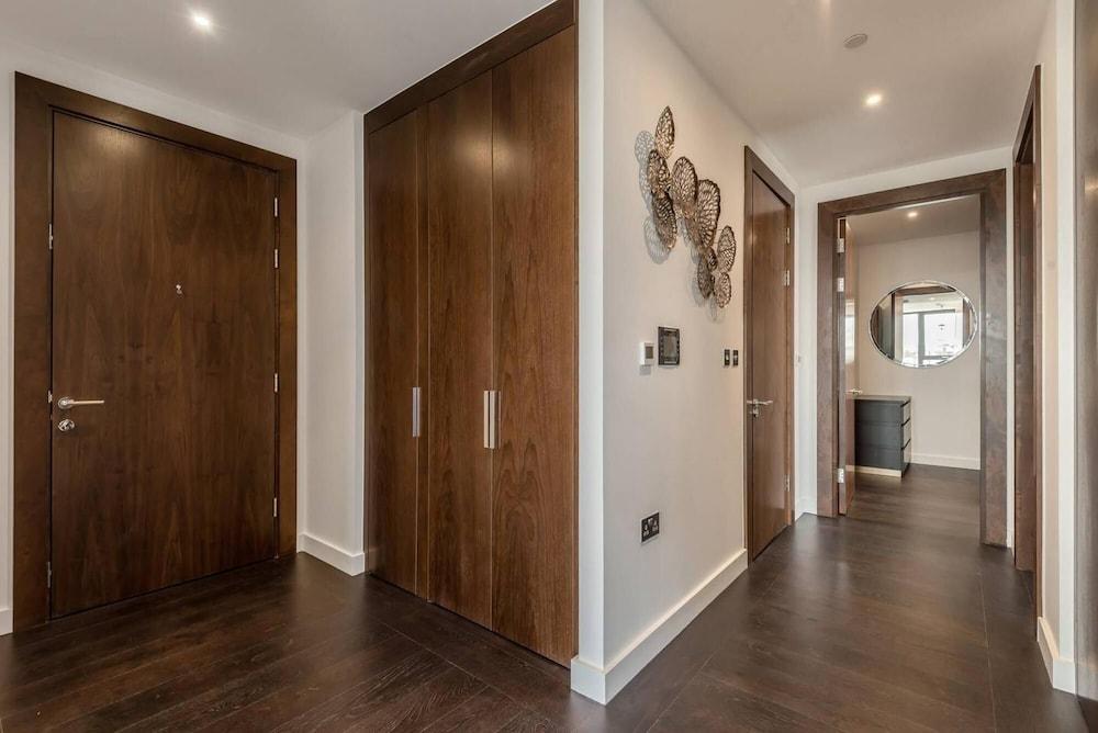 Luxurious 2 Bedroom Apartment With Winter Garden - Tap to explore photos