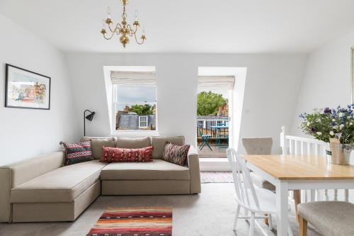 Charming flat with balcony in Pimlico - Tap to explore photos
