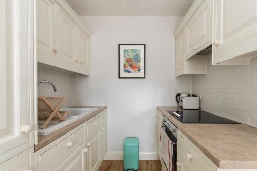 Charming flat with balcony in Pimlico - Tap to explore photos