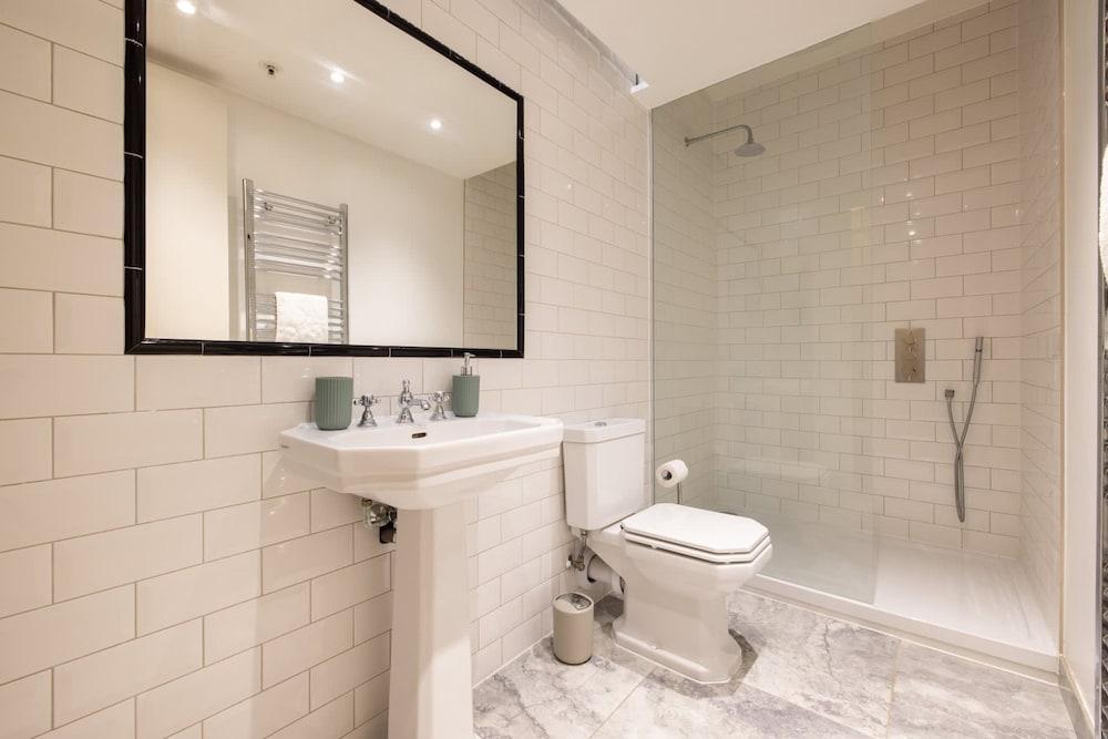 Central Soho Loft With A C Concierge - Tap to explore photos
