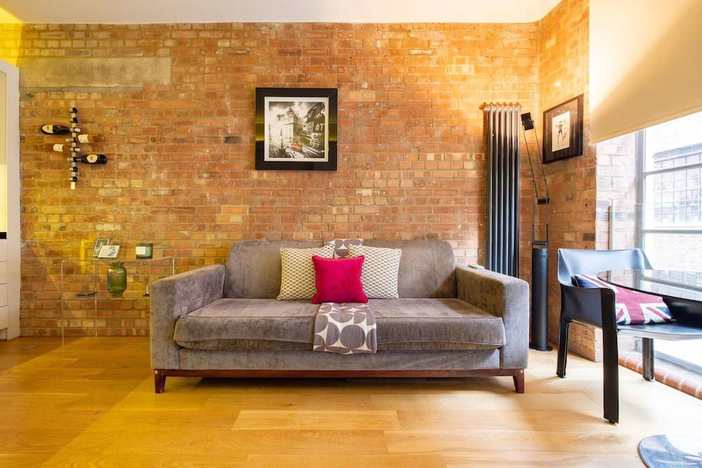 Central Soho Loft With A C Concierge - Tap to explore photos