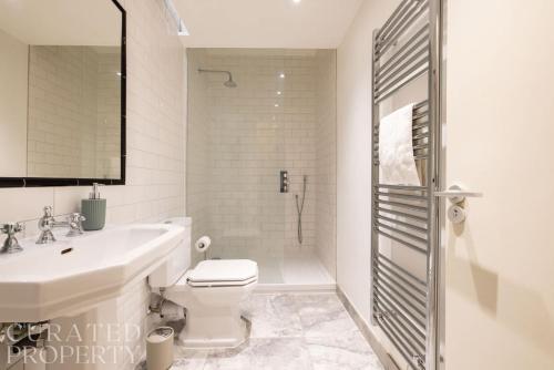 Central Soho Loft With A C Concierge - Tap to explore photos