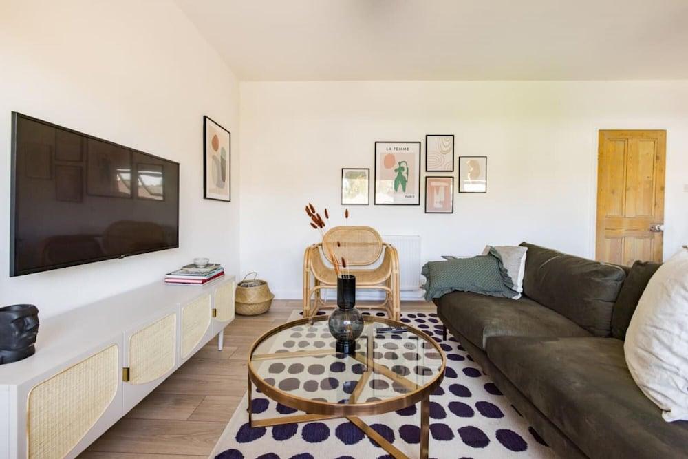 The Finchley Bolthole - Delightful 2bdr Flat - Tap to explore photos